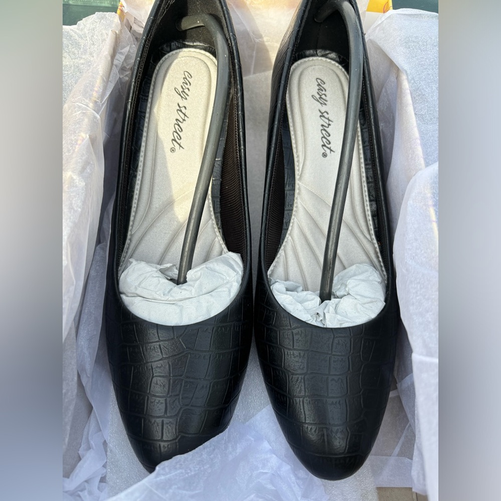Easy Street Black Textured Heels